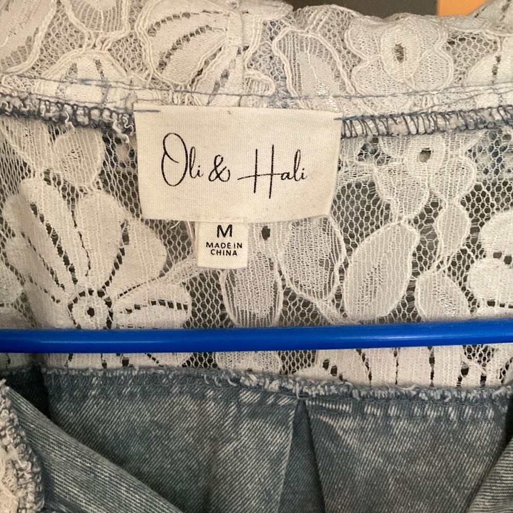 Cute Oli and Hali tiered shirt - Picture 4 of 7